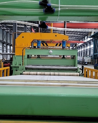 Máquina de corte da chapa de aço 3000KG com sistema da operação do tela táctil e velocidade 0-100m/min do corte