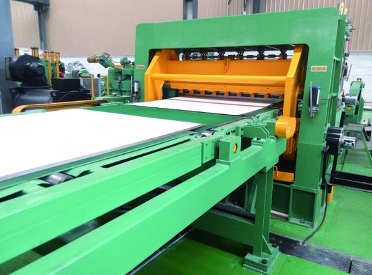 Corte de folha do metal à linha do comprimento para o corte longitudinal para a espessura 0.3-3mm, bobina máxima 15T pelo controle do PLC